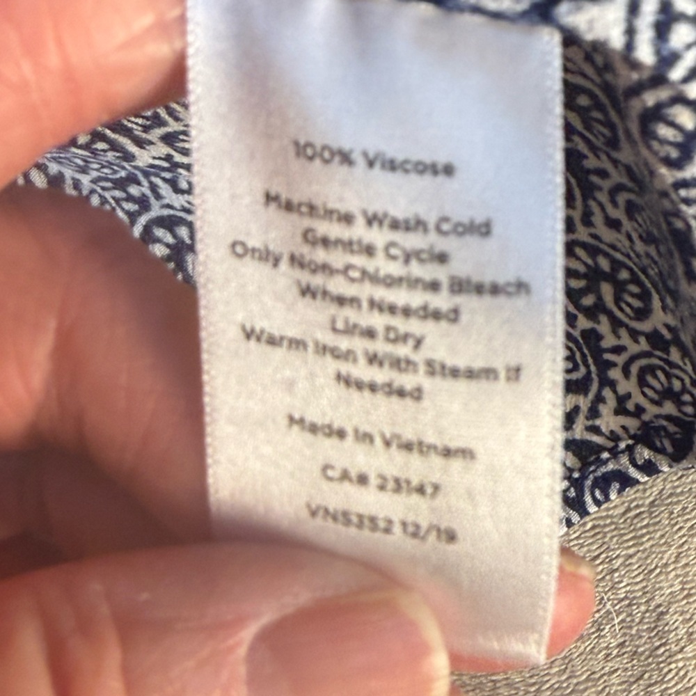 Talbots Petite M Navy Blue Print Faux Wrap V-Neck Viscose Blouse Hip Length - Picture 6 of 9